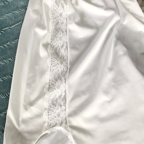 Vintage half slip - made in Canada - nylon - M - Picture 2 of 3